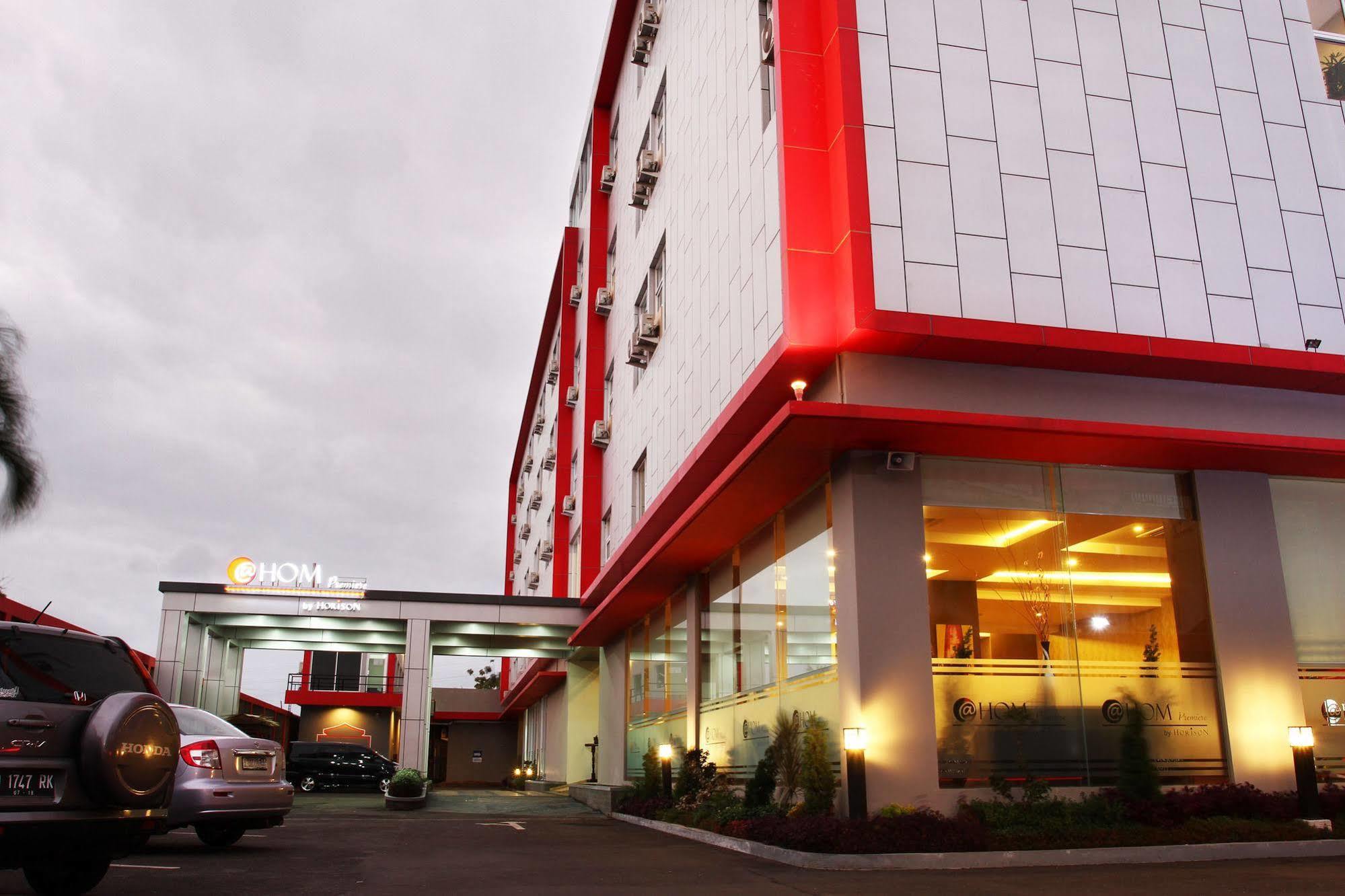 @Hom Premiere Cilacap Exterior foto